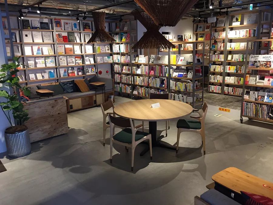 商業空間，書店公寓，蔦屋書店，Tsutaya books，書店設計