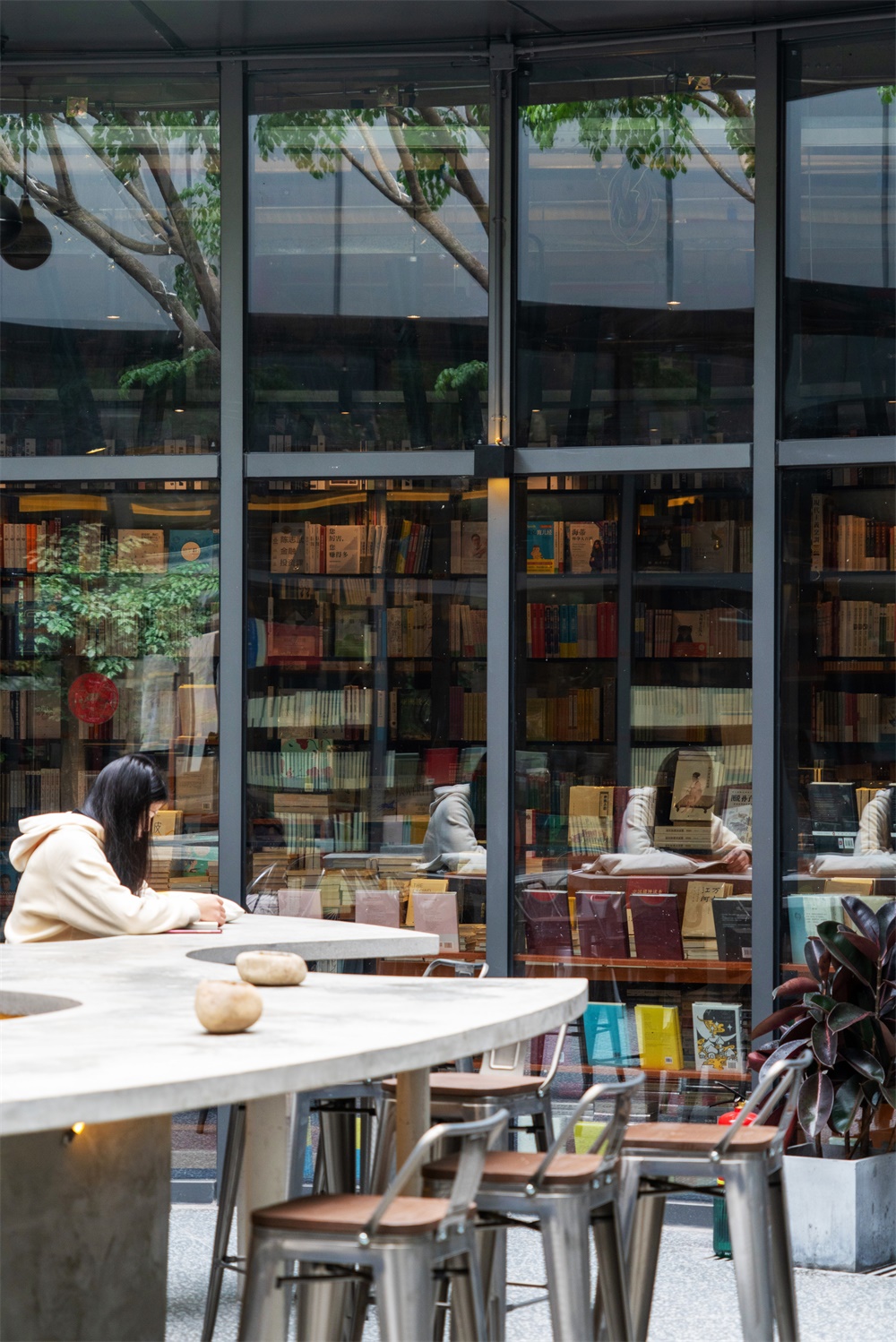 商業空間，廣州書店設計，書店設計，廣州，1200bookshop，負空間設計，項目投稿