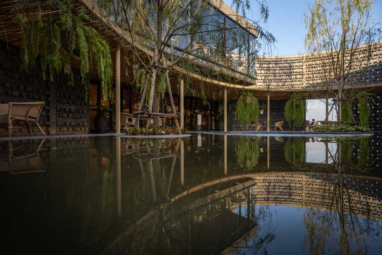 Looklen Architects,餐廳設計,Baan Nhuer Nham Restaurant,泰國,餐廳設計案例,國外餐廳設計,餐廳設計方案,花園餐廳,休閑餐廳