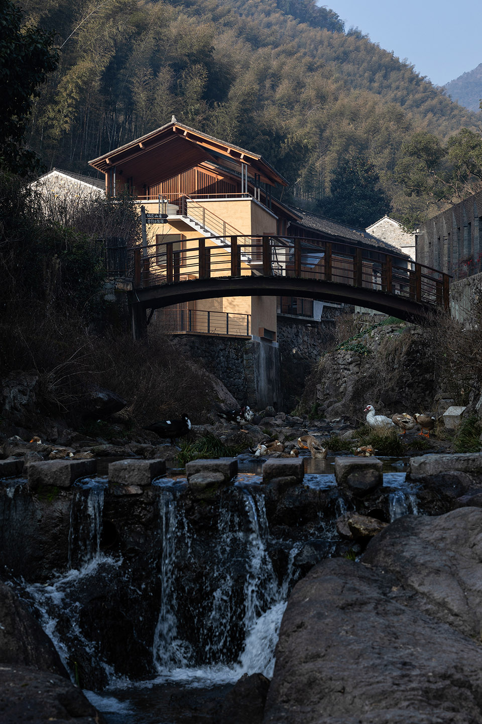 餐廳設計,餐廳設計案例,餐廳改造,餐廳裝修,棲霞坑發電站改造的溪邊餐廳,棲霞坑溪邊餐廳,寧波奉化,陳林,尌林建築設計事務所