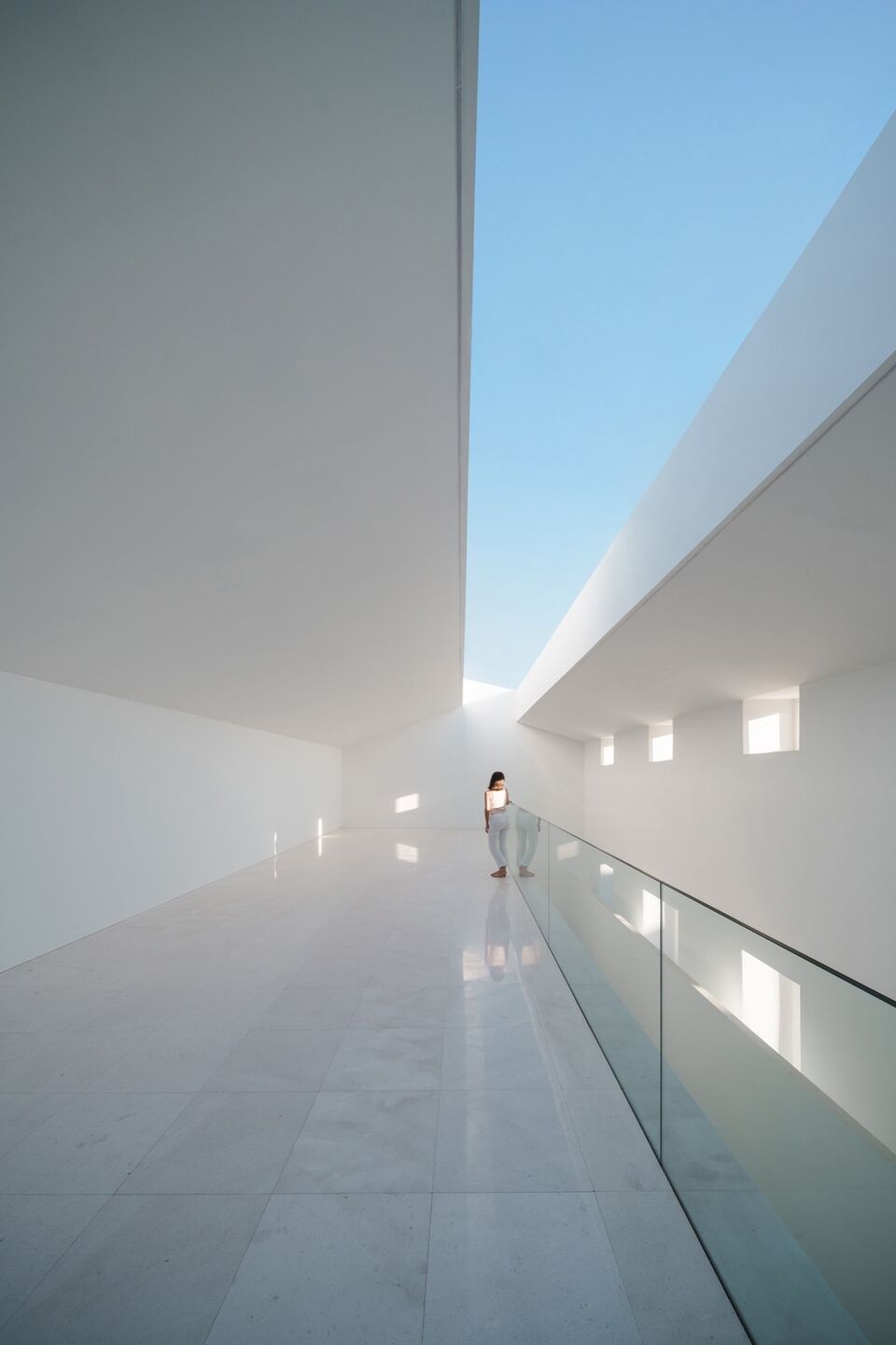 別墅設計,別墅設計案例,Fran Silvestre Arquitectos,西班牙,國外別墅設計案例,巴倫西亞,白色別墅,極簡主義,極簡風格