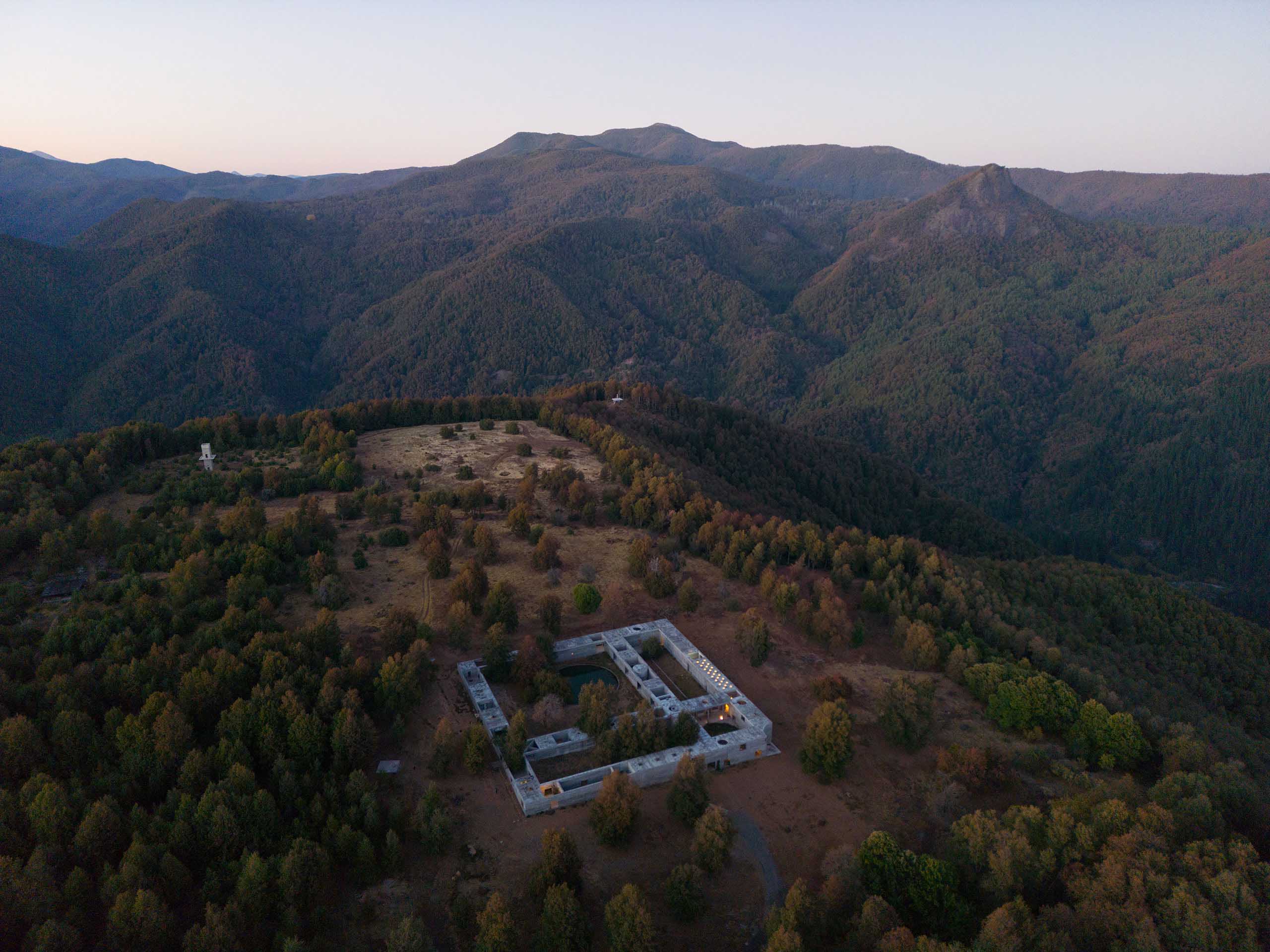 Pezo von Ellrichshausen,2400㎡,住宅設計案例,極簡主義,野獸派,智利,鄉村別墅,建築師的家