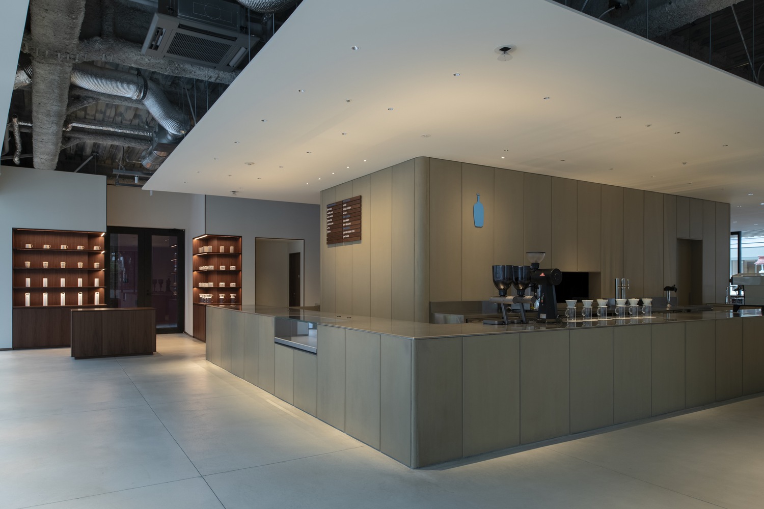 CASE-REAL,咖啡廳設計案例,咖啡店設計,日本,福岡,小藍瓶咖啡,BLUE BOTTLE COFFEE,咖啡廳設計,小藍瓶咖啡店設計案例,網紅咖啡廳,創意咖啡店