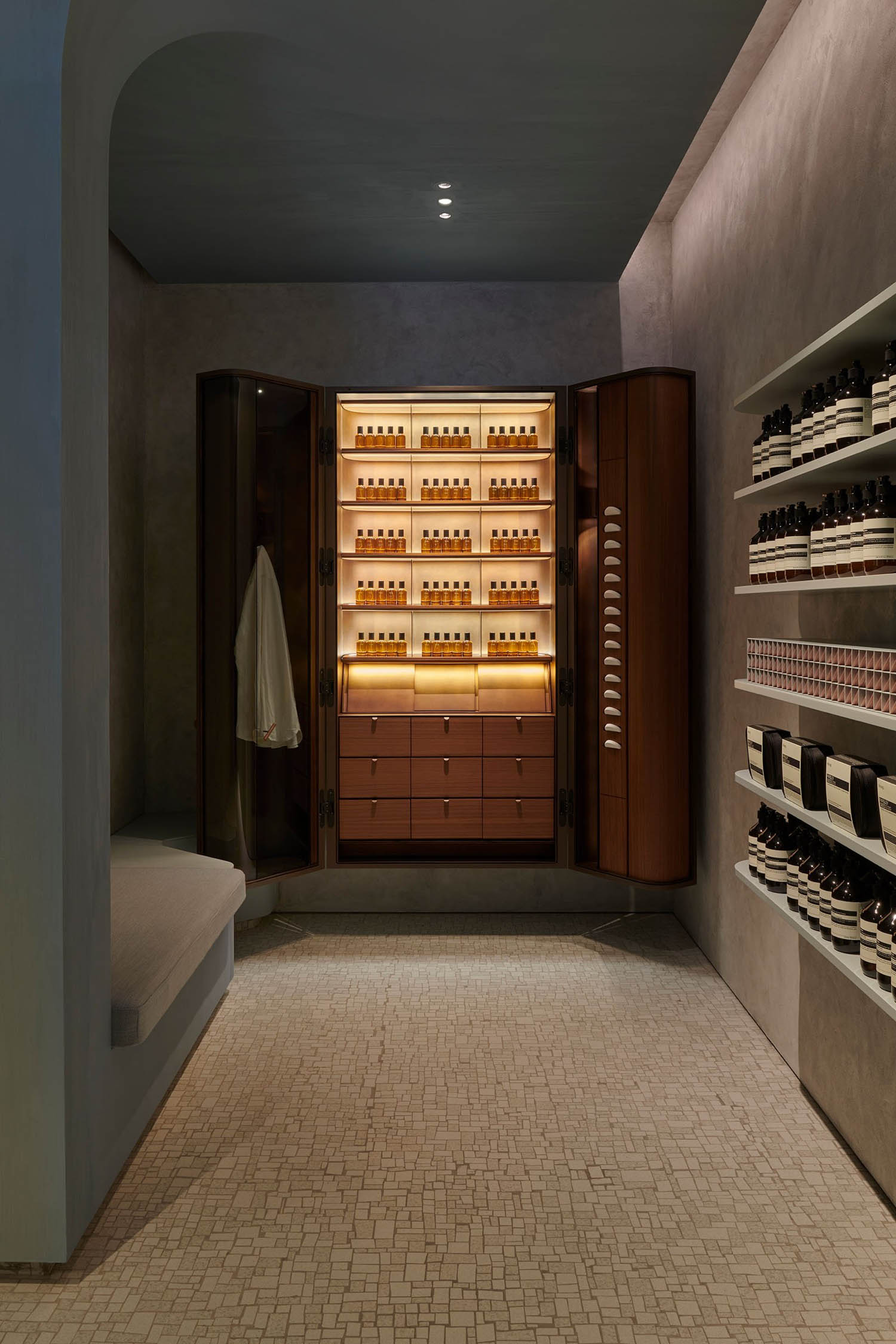 MLKK Studio,Aesop,零售店設計,護膚品零售店,零售店設計方案,零售店設計案例,香港,極簡風格,店鋪設計,銅鑼灣,銅鑼灣Fashion Walk